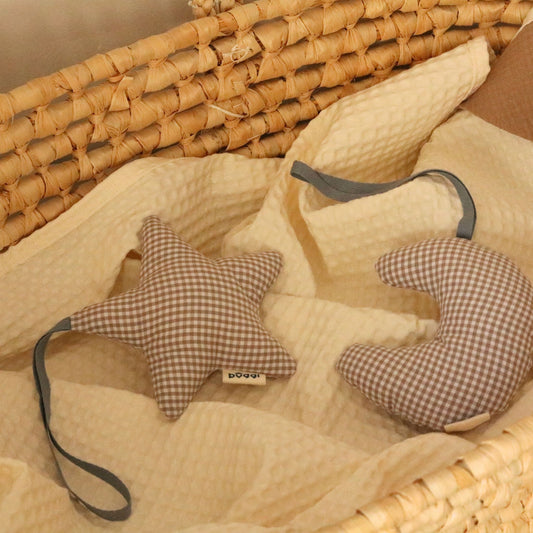 Zestaw prezentowy - kocyk z muślinem plus zawieszki | Kremowy