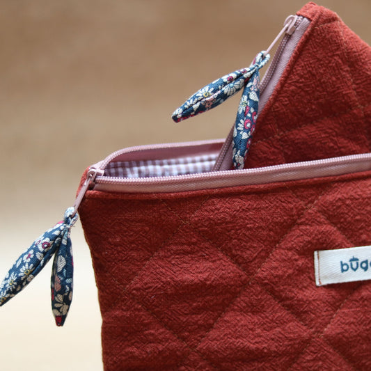 Zestaw dwóch kosmetyczek pikowanych z lnu – mała + duża | Kolor ceglany