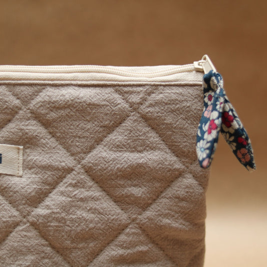 Mała kosmetyczka pikowana z lnu – 22 × 18 cm - Beżowa