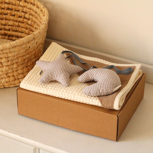 Zestaw prezentowy - kocyk z muślinem plus zawieszki | Kremowy