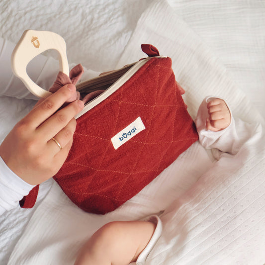 Mała kosmetyczka pikowana z lnu – ręcznie szyta - kolor ceglany