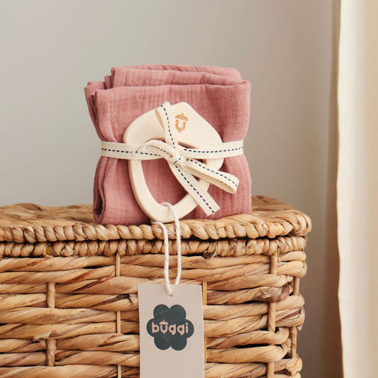 Gryzak klonowy z muślinową pieluszką - Dusty Pink