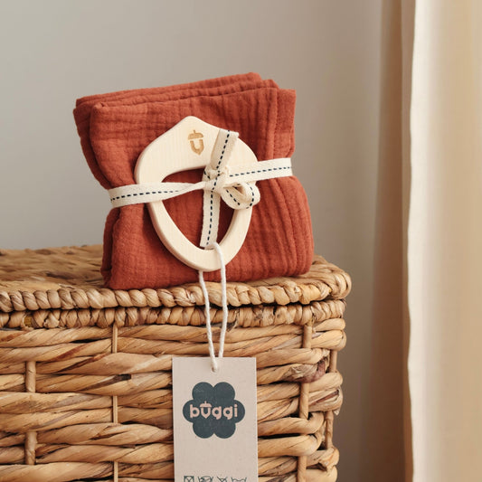 Gryzak klonowy z muślinową pieluszką - Ceglany