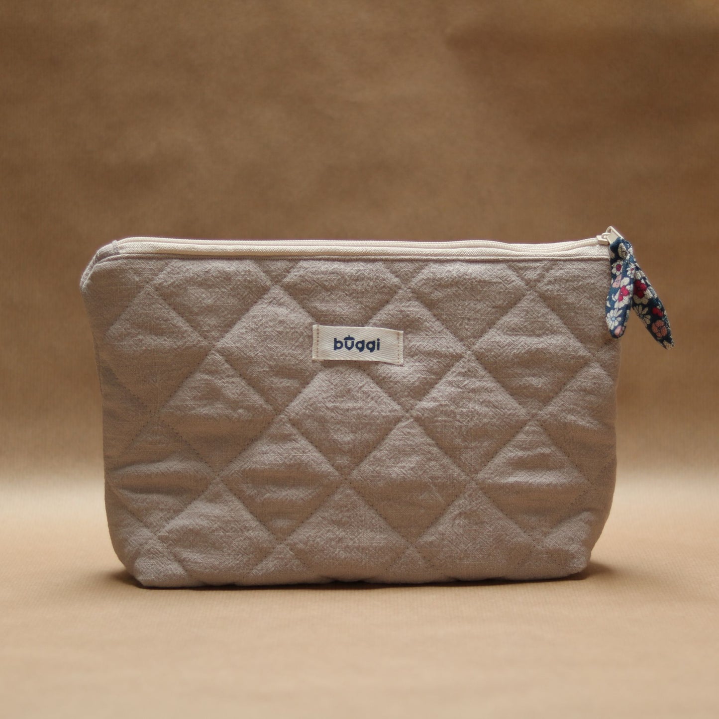 Duża kosmetyczka pikowana z lnu – 32 × 22 cm - Beżowa