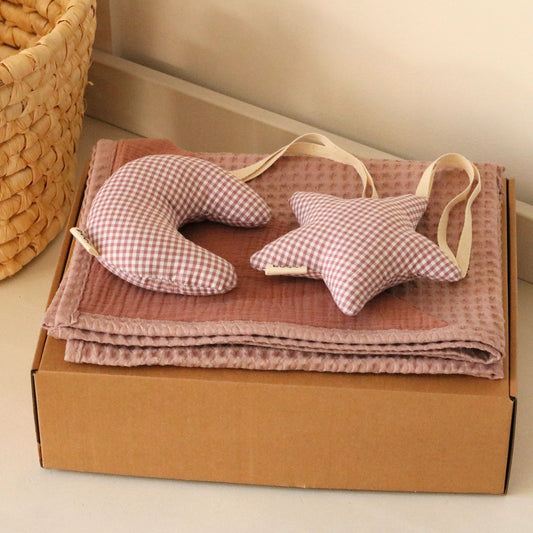 Zestaw prezentowy - kocyk z muślinem plus zawieszki | Pudrowy róż