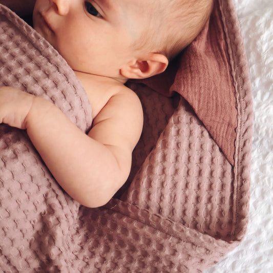 Zestaw prezentowy -ręcznik z muślinowym kapturem plus zawieszki | Pink