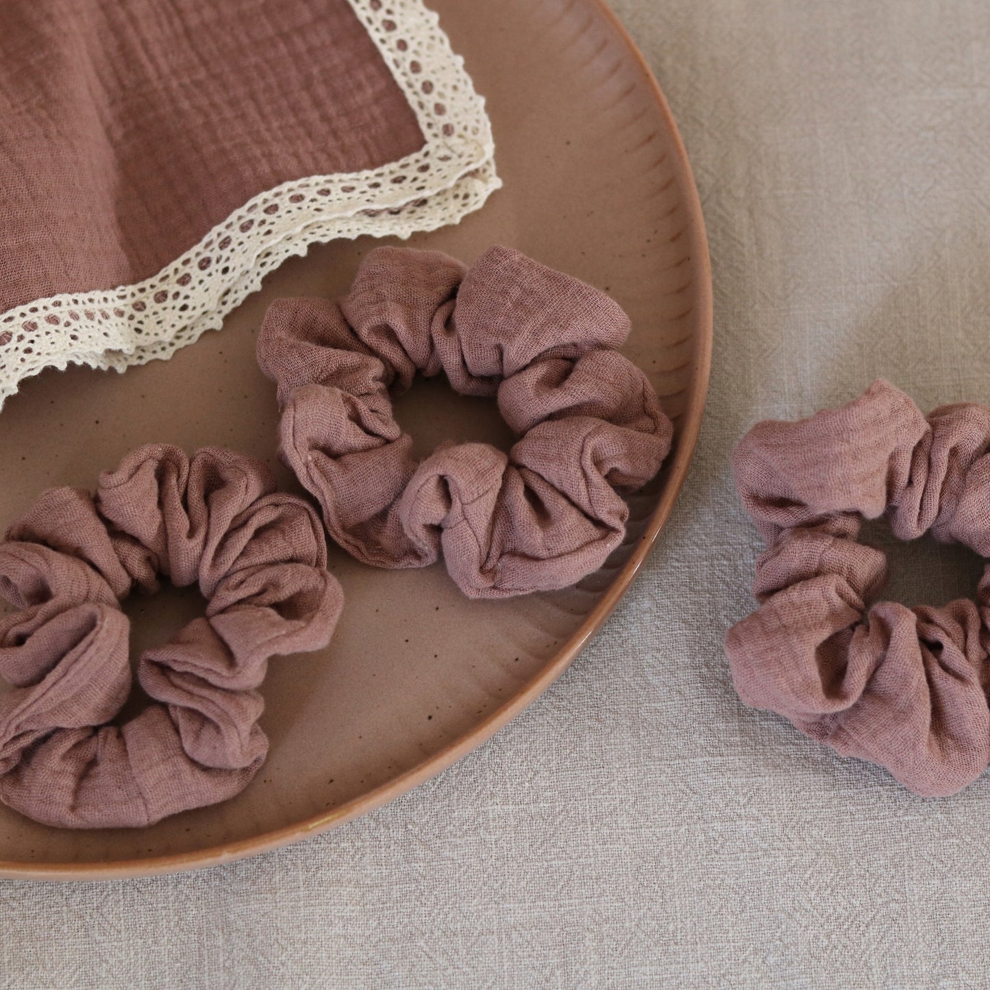 Scrunchie - muślin pudrowy róż
