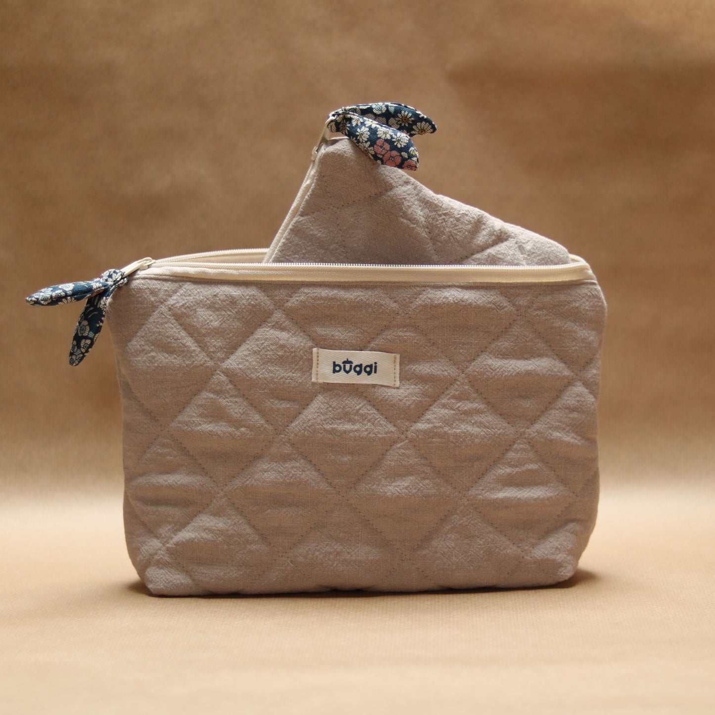 Zestaw dwóch kosmetyczek pikowanych z lnu – mała + duża