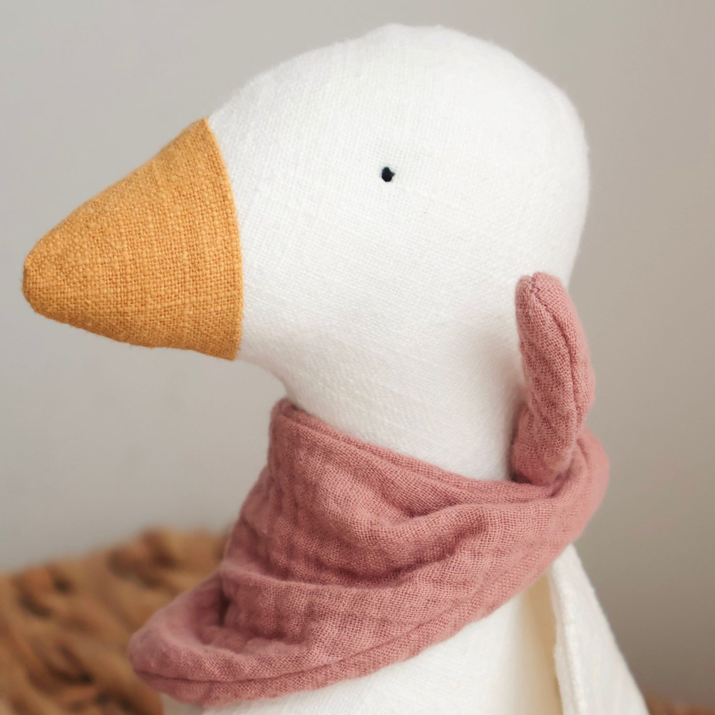 Lniana gąska - ręcznie szyta przytulanka dla niemowlaka - Dusty Pink