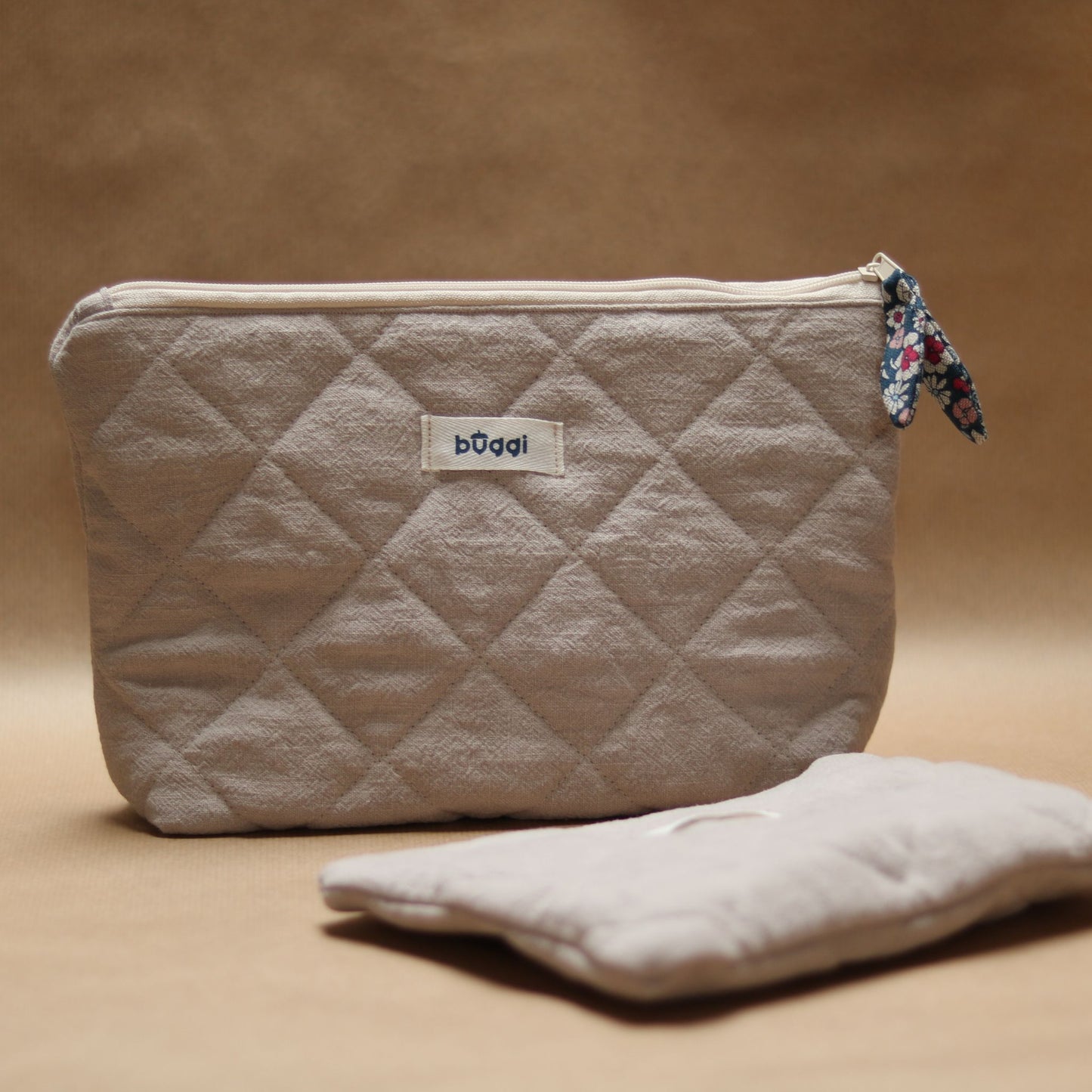 Duża kosmetyczka pikowana z lnu – 32 × 22 cm - Beżowa