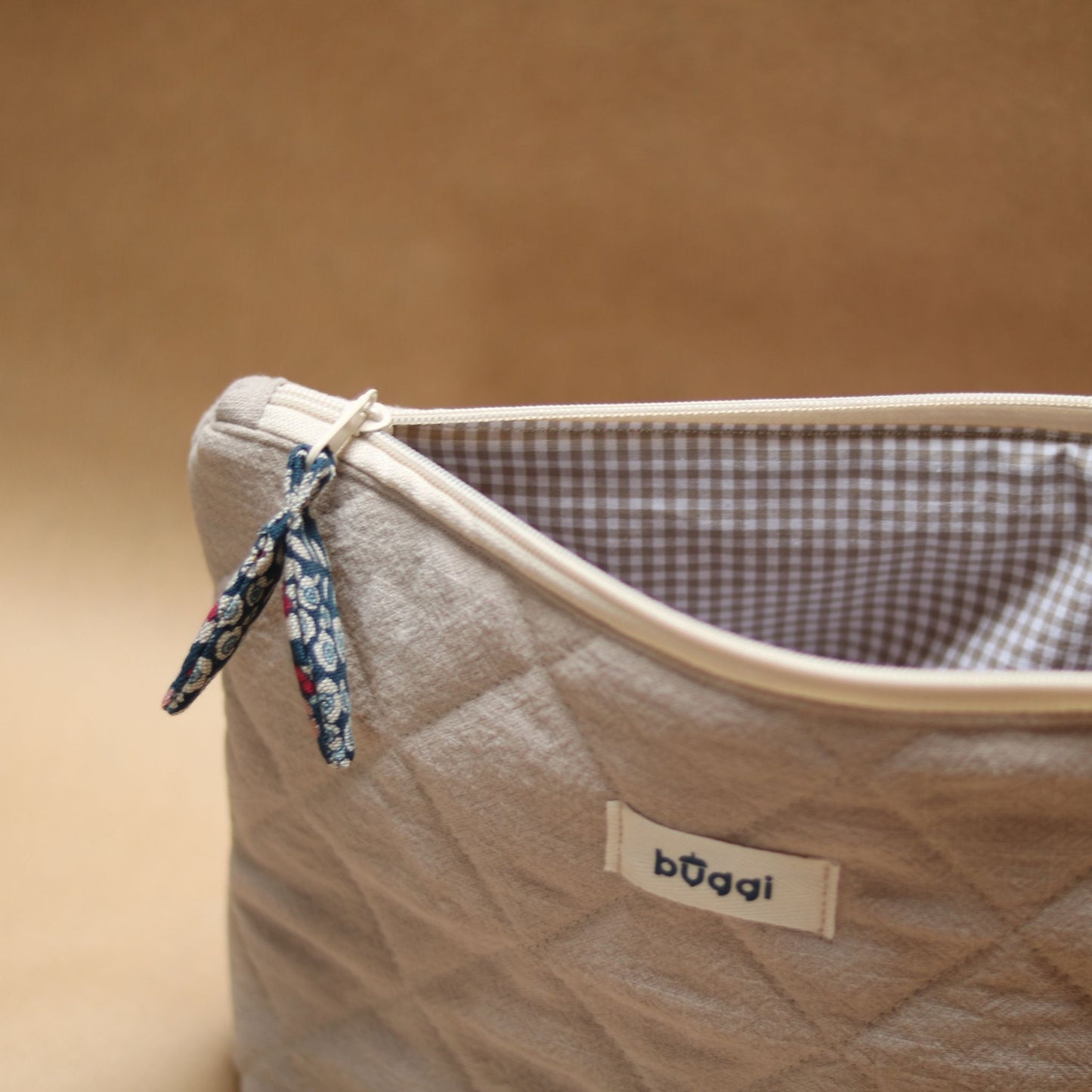 Duża kosmetyczka pikowana z lnu – 32 × 22 cm - Beżowa