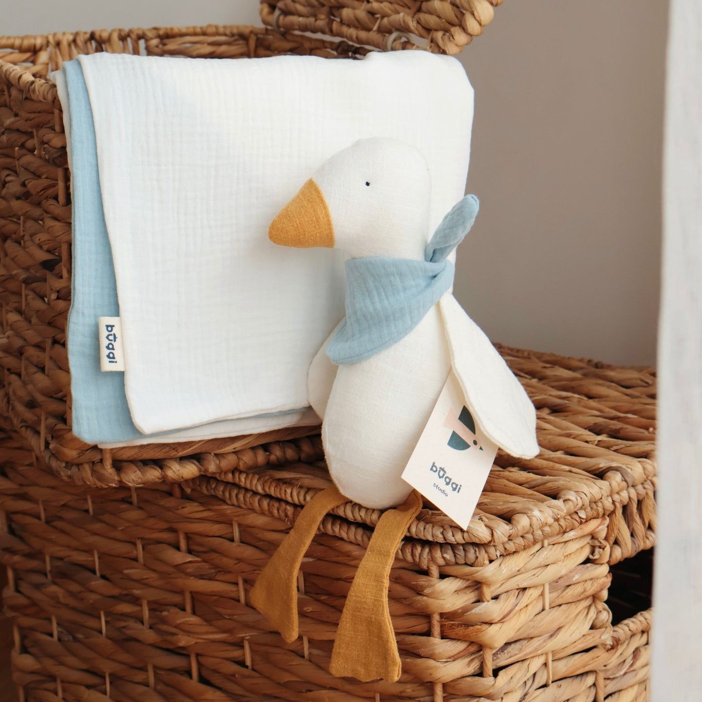 Zestaw prezentowy dla niemowlaka - lniana gąska i kocyk muślinowy - Baby Blue