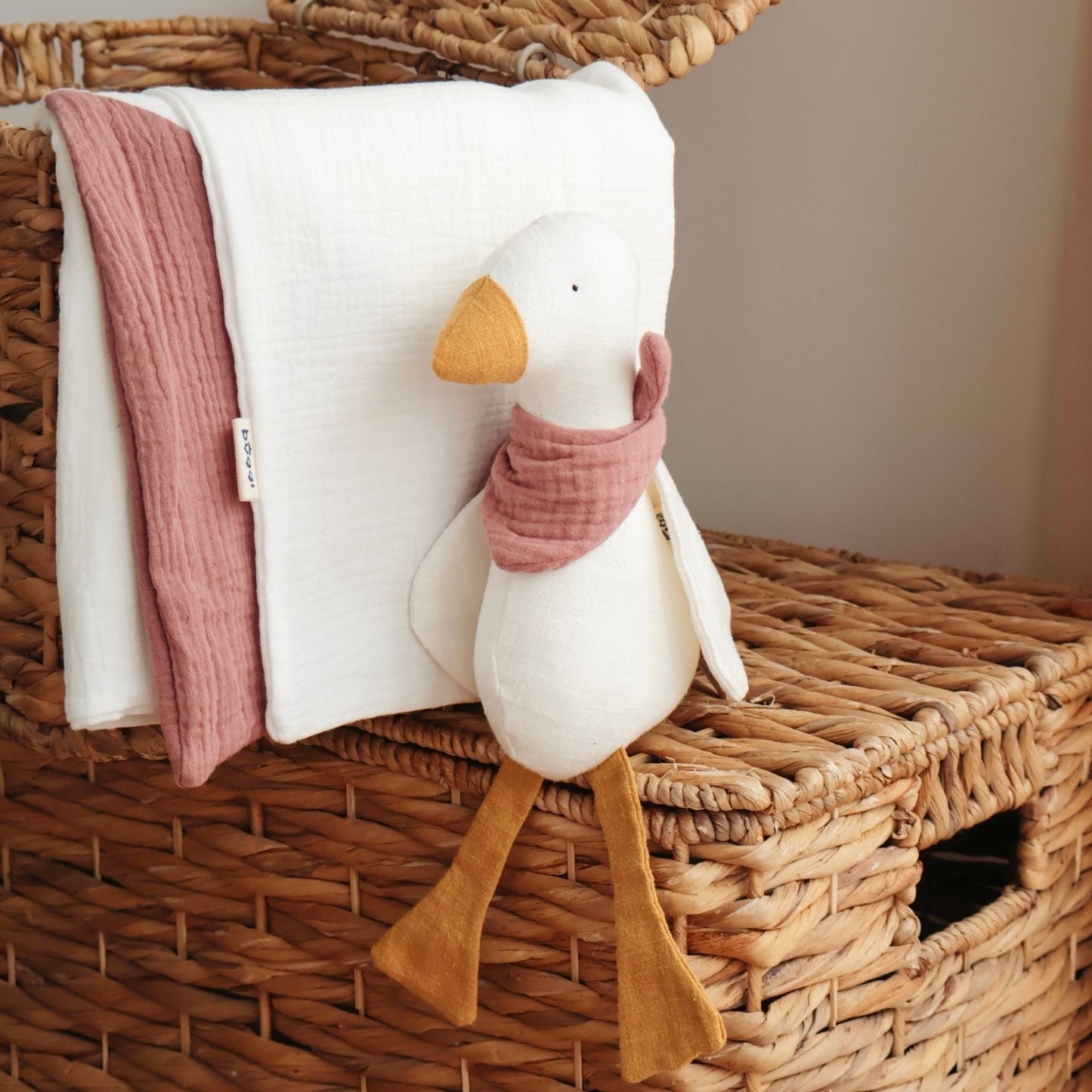 Zestaw prezentowy dla niemowlaka - lniana gąska i kocyk muślinowy - Dusty Rose