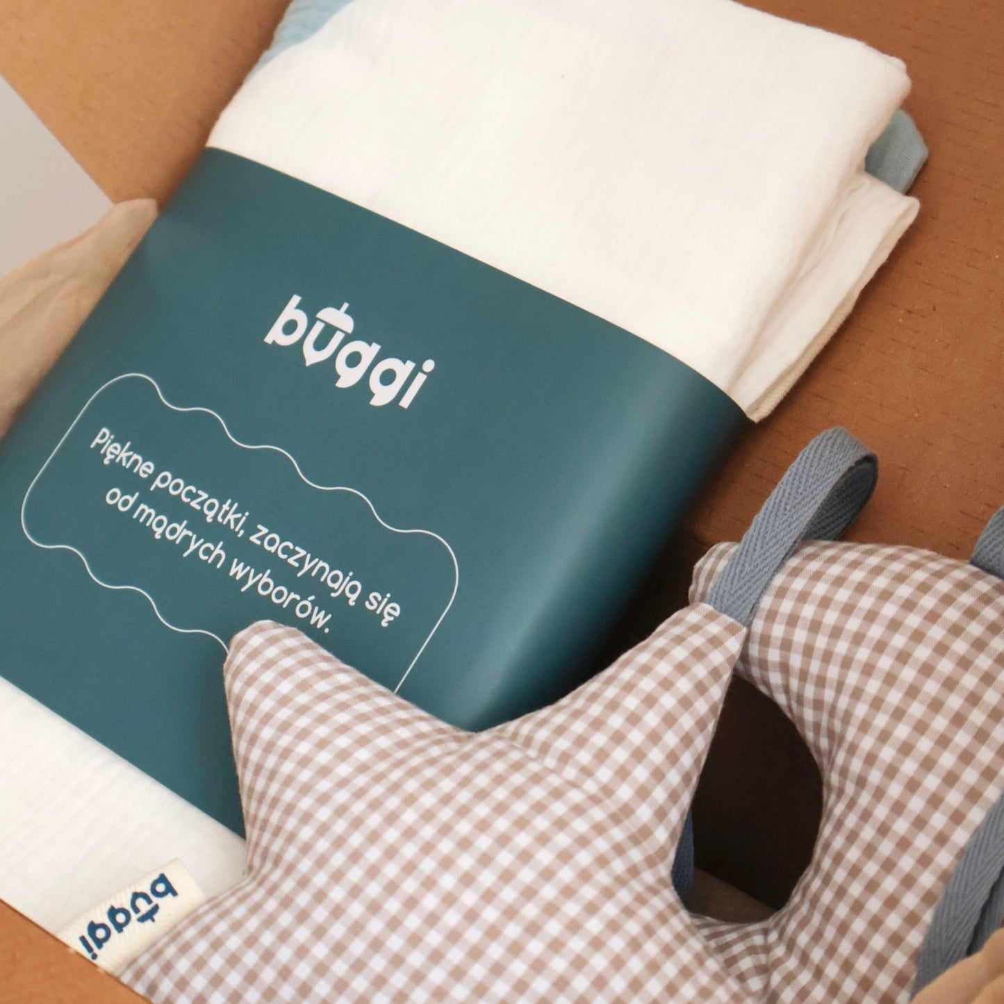 Zestaw prezentowy dla niemowlaka - kocyk muślinowy GOTS i zawieszki - Baby Blue