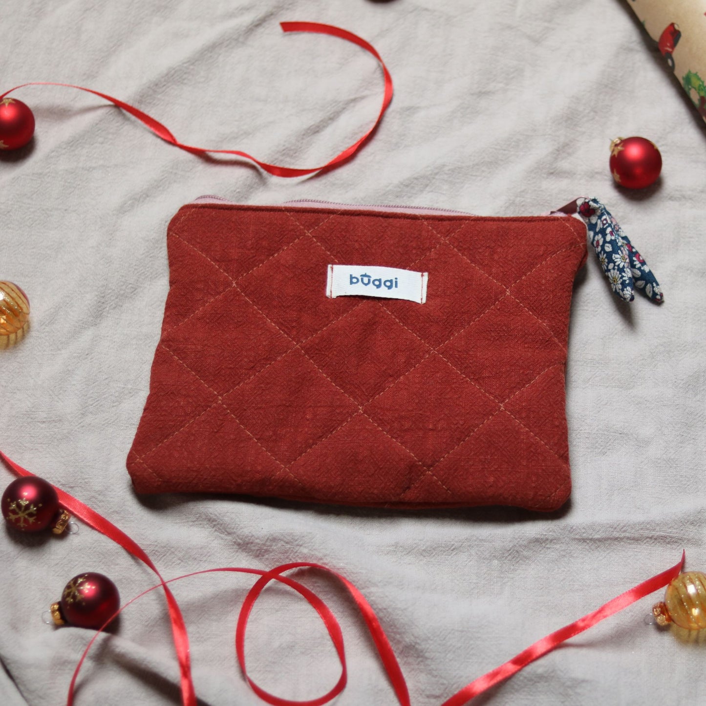 Mała kosmetyczka pikowana z lnu – ceglany | Handmade premium | Organizer do torebki 22×18 cm