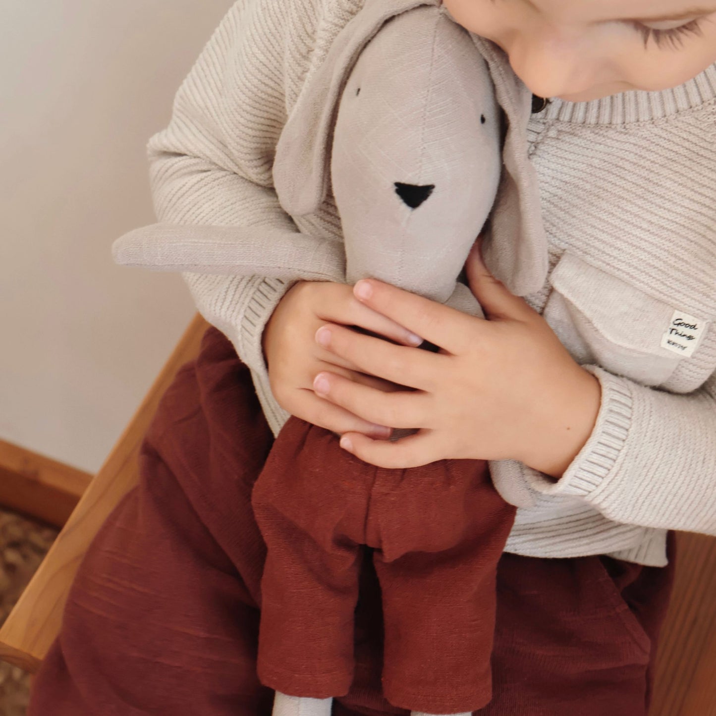 Lniany Królik Leon – ręcznie szyta przytulanka na lata