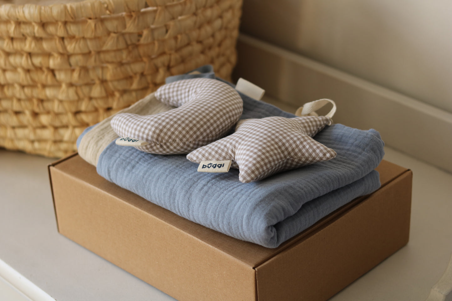 Zestaw prezentowy dla chłopczyka – kocyk + zawieszki | Baby Blue