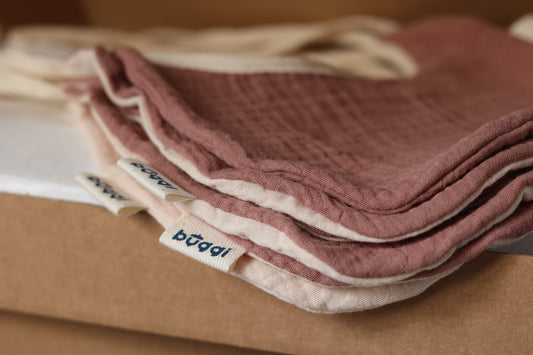 Zestaw muślinowych śliniaków dla niemowlaka 3 szt - kolor różowo-kremowy