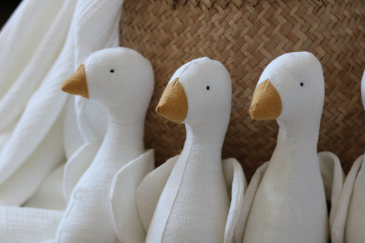 Lniana gąska - ręcznie szyty prezent dla niemowlaka