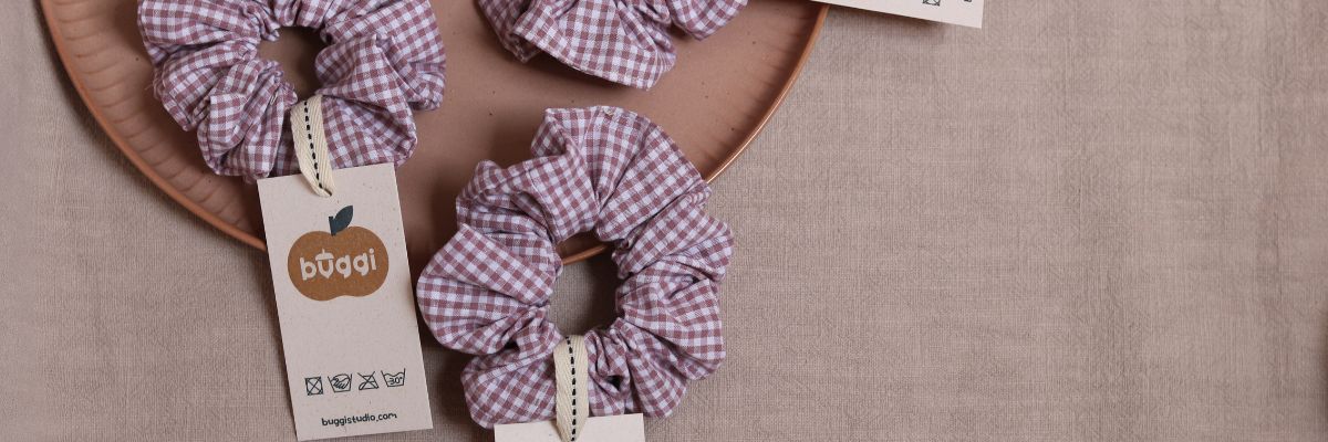 Gumki scrunchie w fioletową kratkę vichy zero waste.