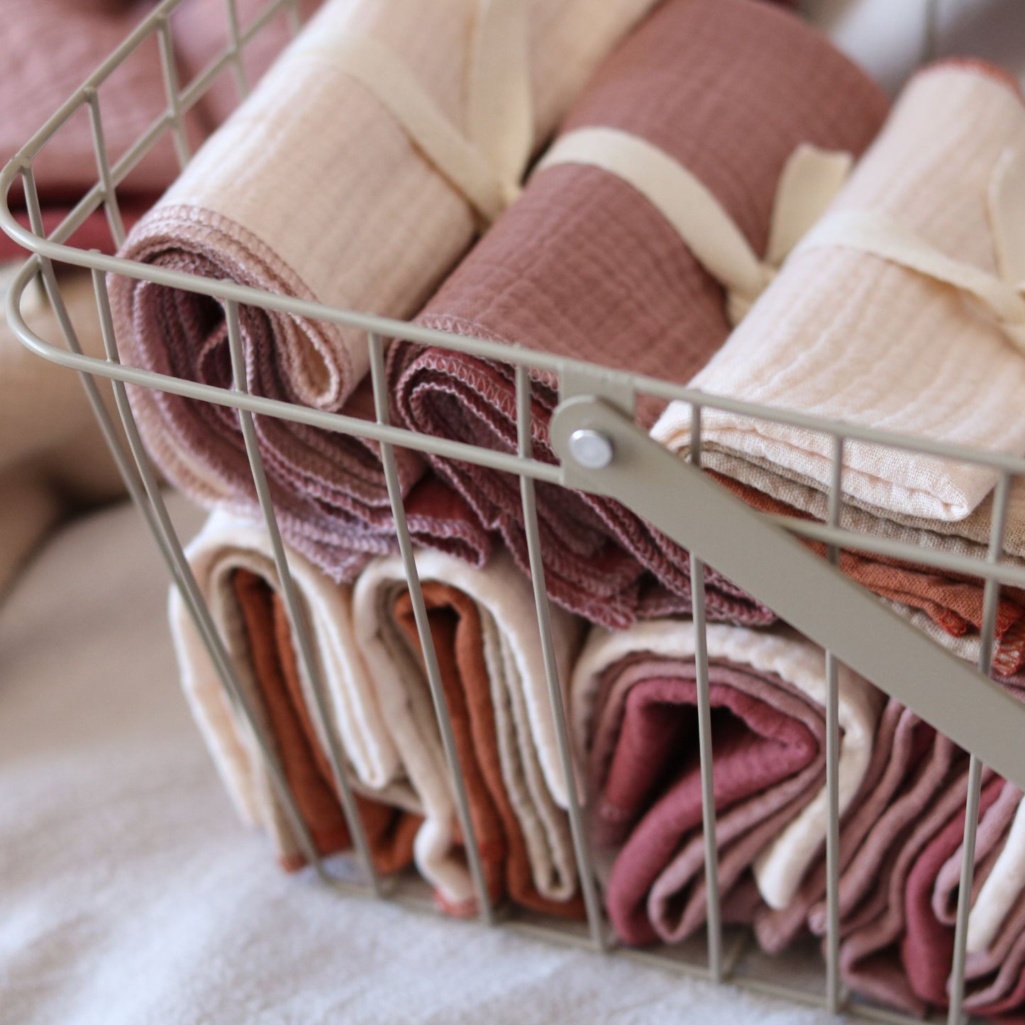 Pieluszki do odbijania dla niemowląt, miękkie dla skóry dziecka, niezastąpione w wyprawce.