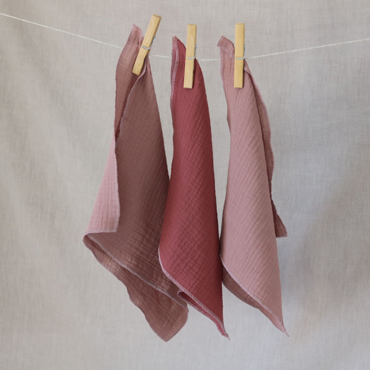 Miękkie pieluszki muślinowe dla najmłodszych w pięknych kolorach odcieniach różu 