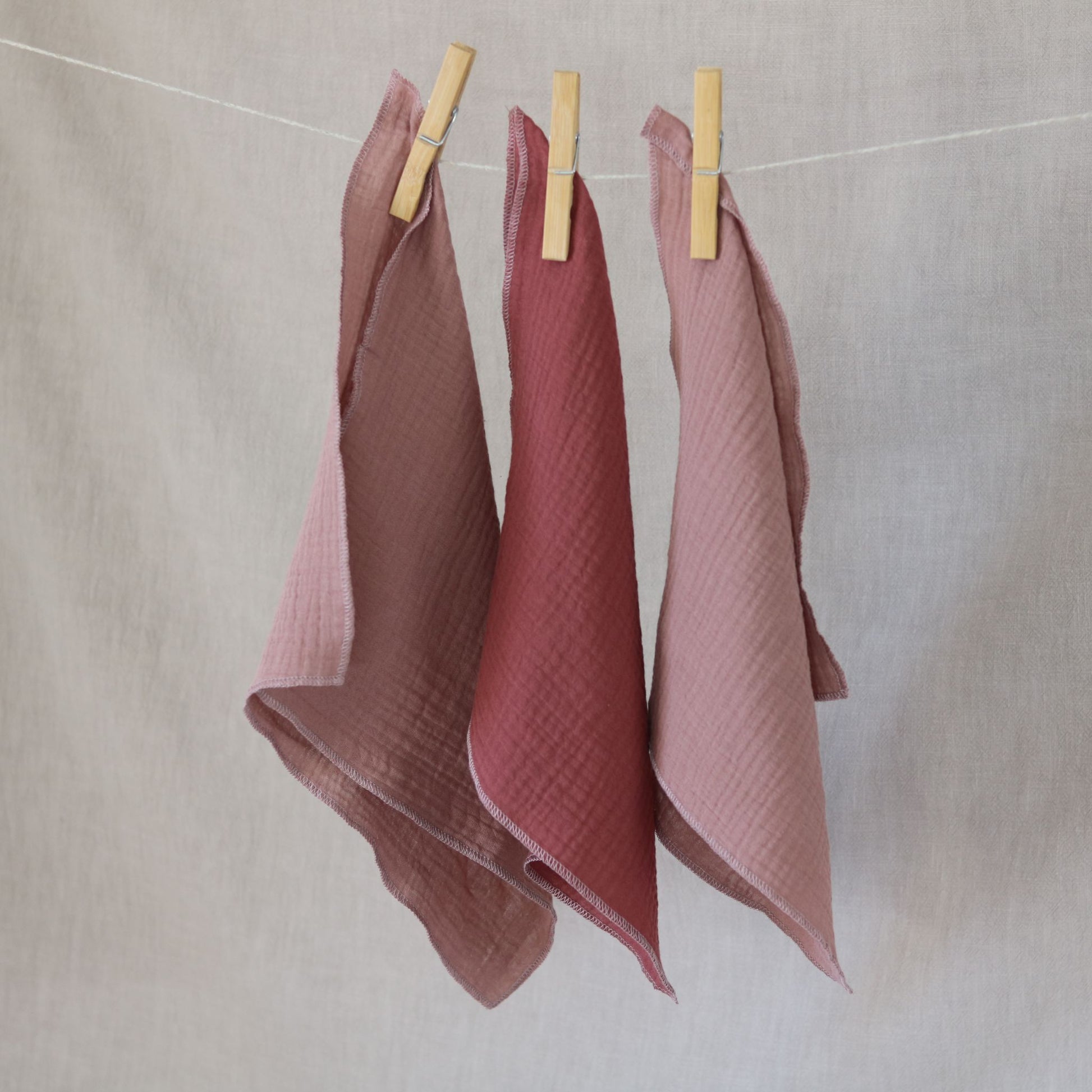 Miękkie pieluszki muślinowe dla najmłodszych w pięknych kolorach odcieniach różu 