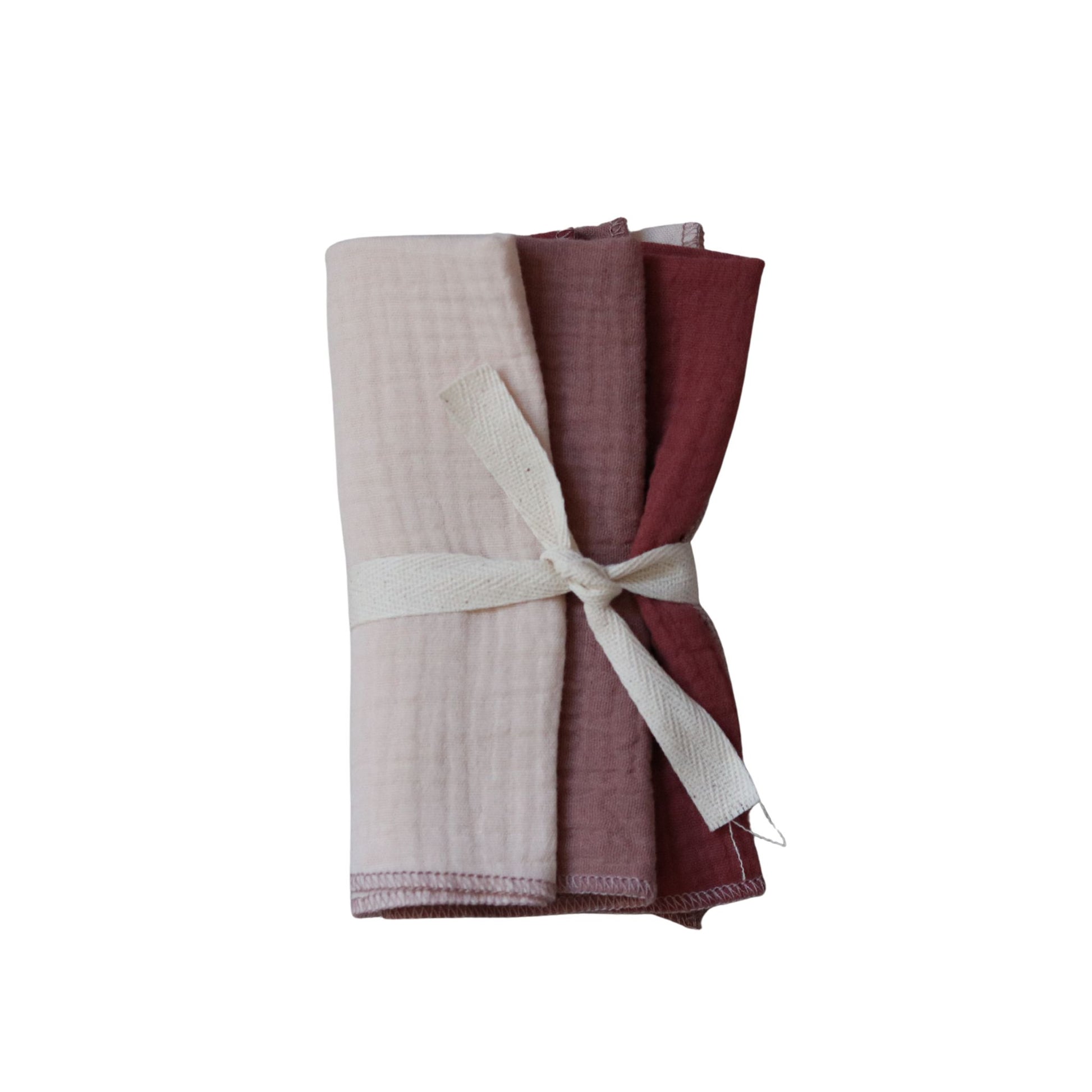 Zestaw trzech pieluszek przewiązany wstążką, miękki muślin.